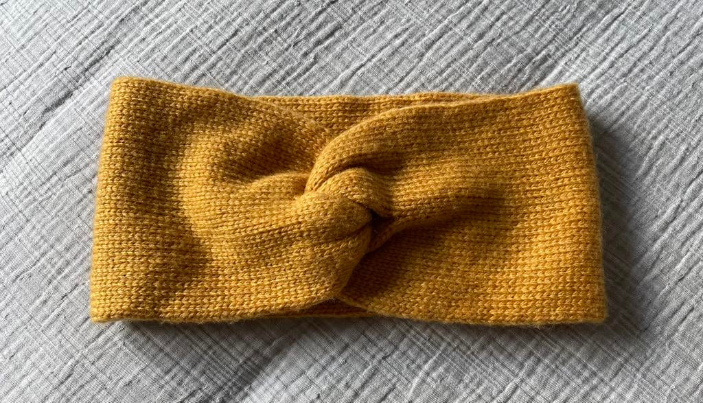 Oker gele gebreide haarband nieuw, Kleding | Dames, Mutsen, Sjaals en Handschoenen, Ophalen of Verzenden, Zo goed als nieuw, Sjaal