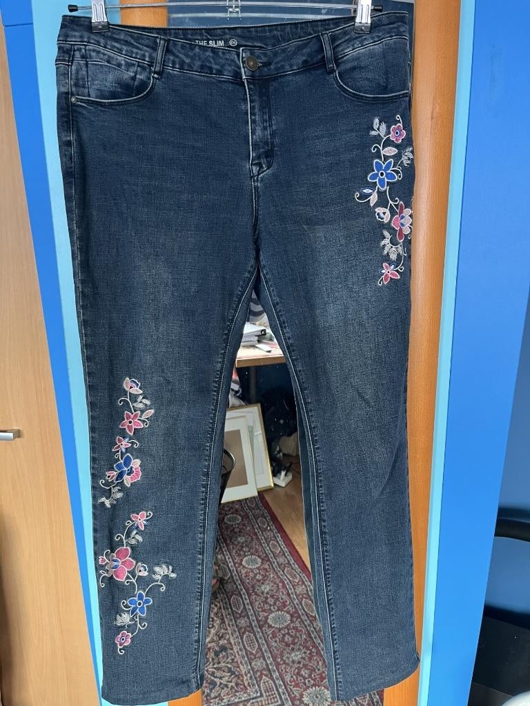 leuke jeans met bloemen Jessica 42 zgan, Kleding | Dames, Maat 42/44 (L), Zo goed als nieuw, Lang, Verzenden