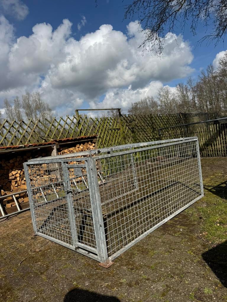 Zeer solide zware  bench voor grote rassen, Ophalen, Zo goed als nieuw