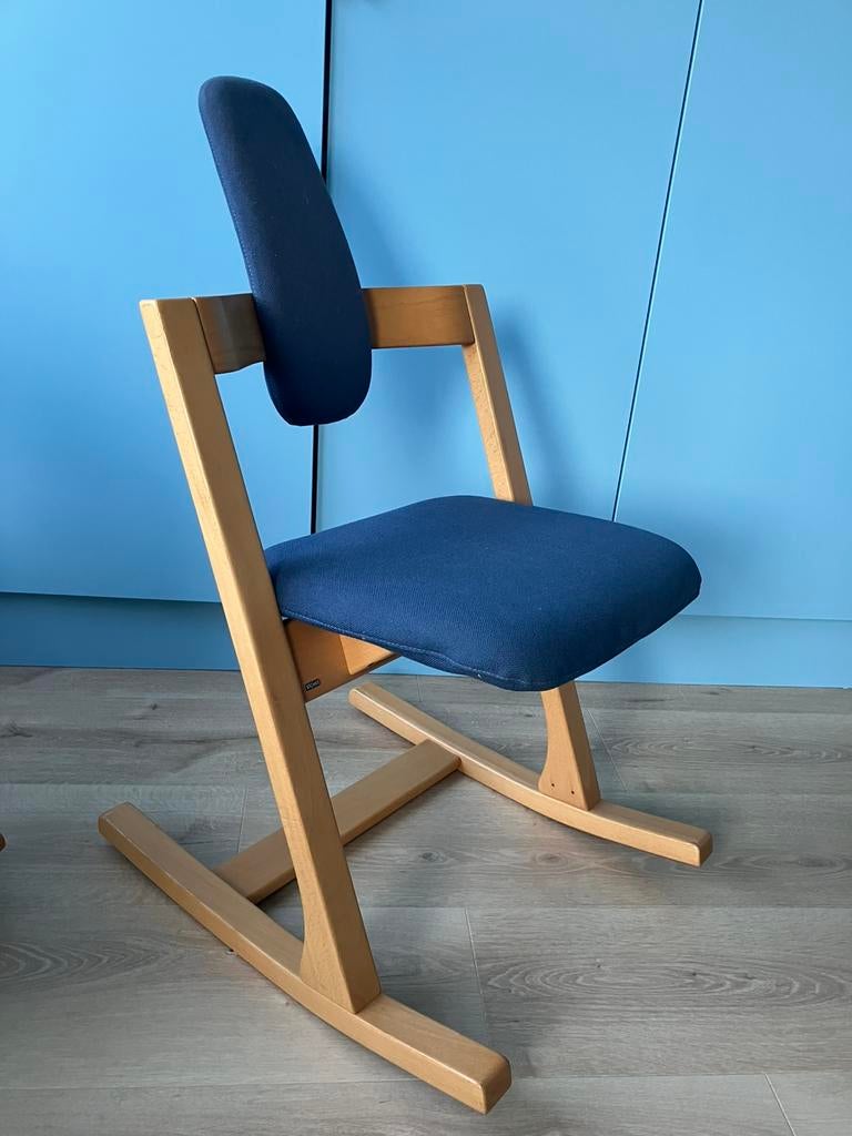 Stokke Pendulum Schommelstoel - Ergonomisch - Blauw, Huis en Inrichting, Stoelen, Zo goed als nieuw, Eén, Hout, Blauw, Ophalen