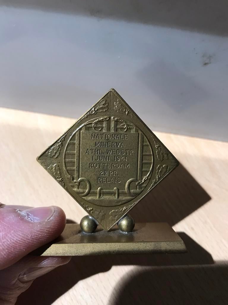 Nationale Minerva atletiekwedstrijd 1941 beeldje, Ophalen of Verzenden