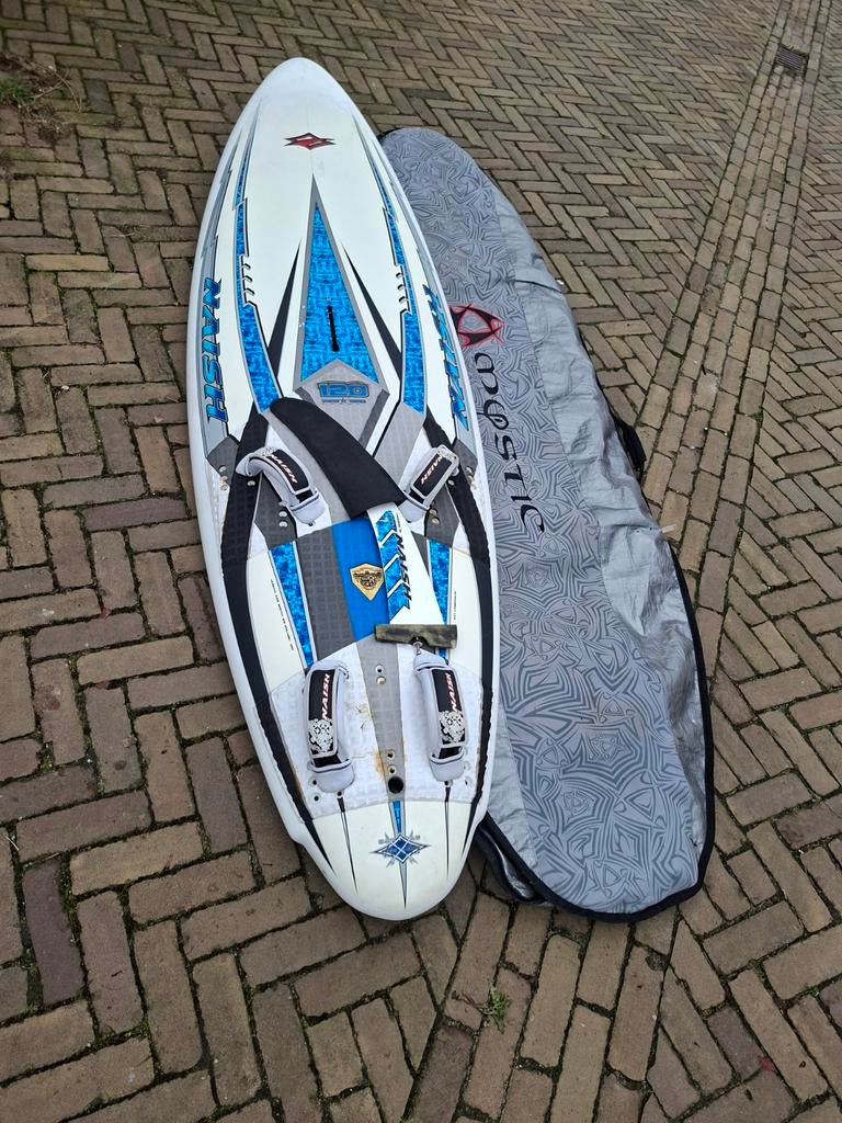 Freeride board NAISH met origenele vin en boardbag, Watersport en Boten, Windsurfen, Ophalen of Verzenden, Gebruikt, Plank