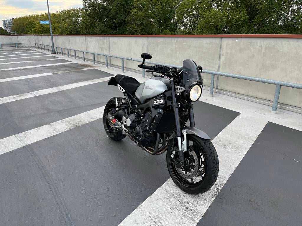 Yamaha XSR900 custom AKRAPOVIC