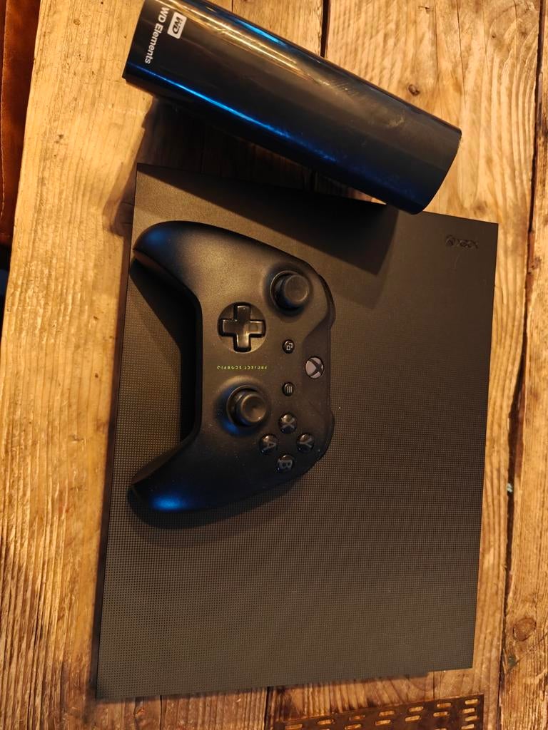 Xbox One X Project Scorpio + 2TB HDD, Spelcomputers en Games, Spelcomputers | Xbox One, Gebruikt, Xbox One X, 1 TB, Met 1 controller