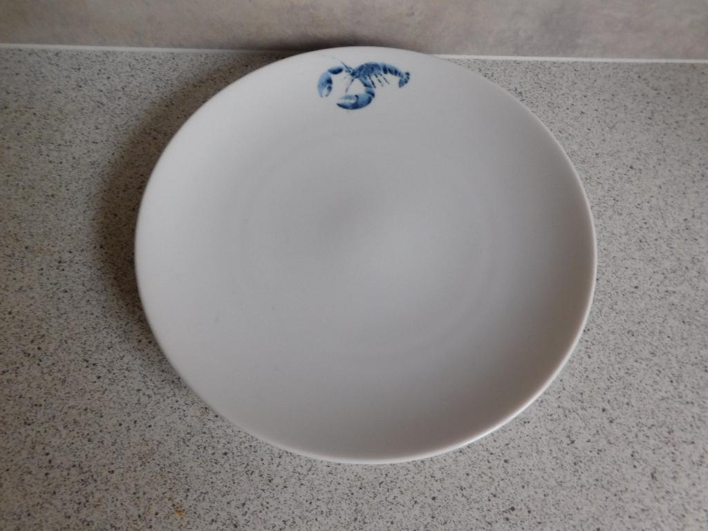 Bord 21 cm. Lobster Blue Studio Nova, Huis en Inrichting, Keuken | Servies, Ophalen of Verzenden, Zo goed als nieuw, Bord(en)