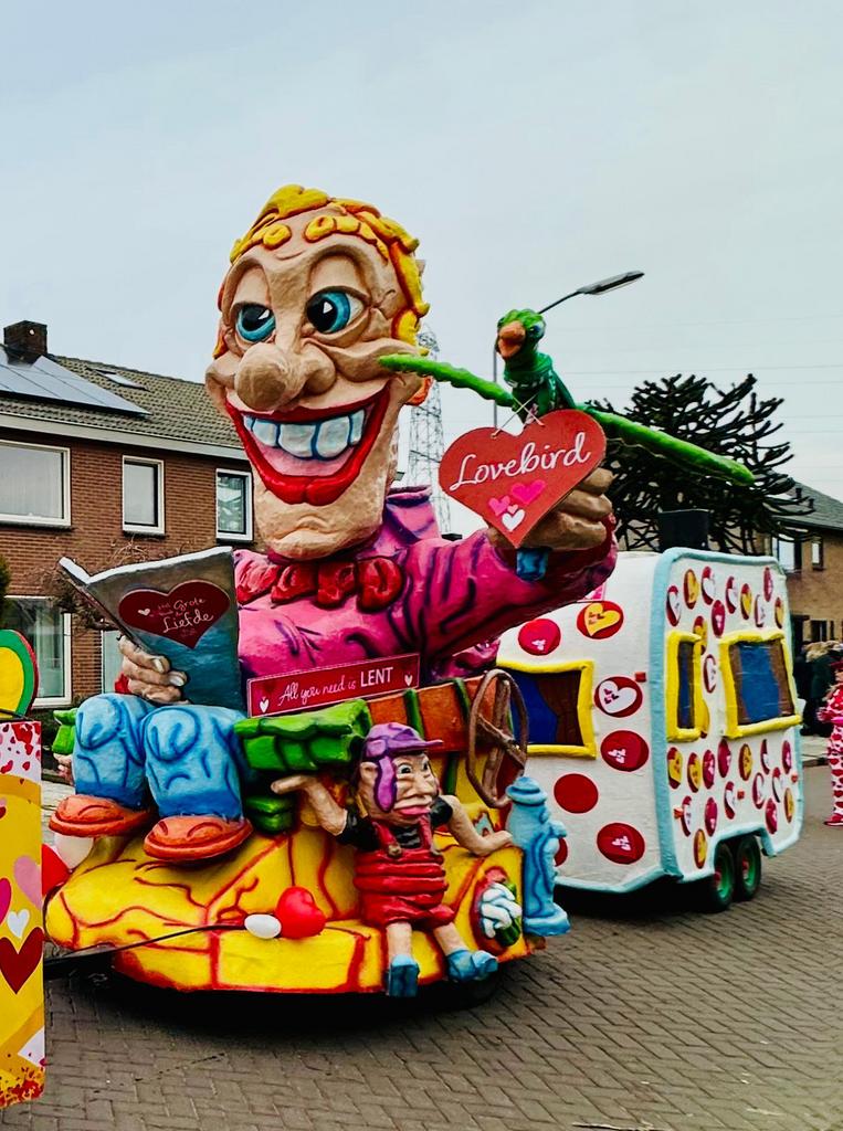Carnavalswagen, Ophalen, Zo goed als nieuw