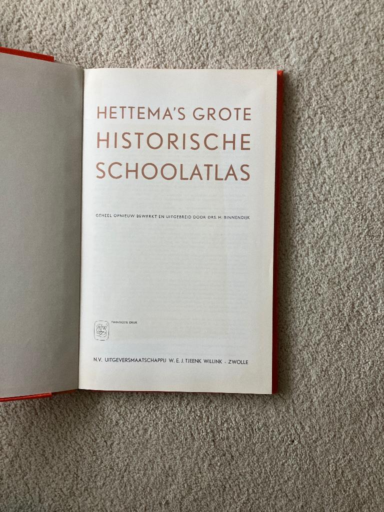 Historische schoolatlas, Boeken, Overige atlassen, Diverse auteurs, Ophalen of Verzenden, Zo goed als nieuw