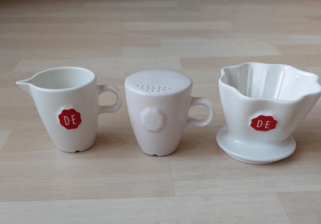 Douwe Egberts mooie 3 delige koffieset., Ophalen of Verzenden, Zo goed als nieuw, Keramiek, Overige stijlen