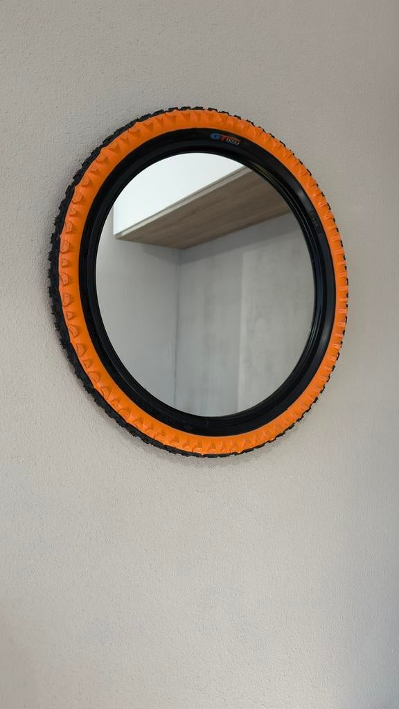 Unieke spiegel van fietsband (50 cm) – perfect voor man cave, Ophalen, Rond, Zo goed als nieuw, Minder dan 100 cm