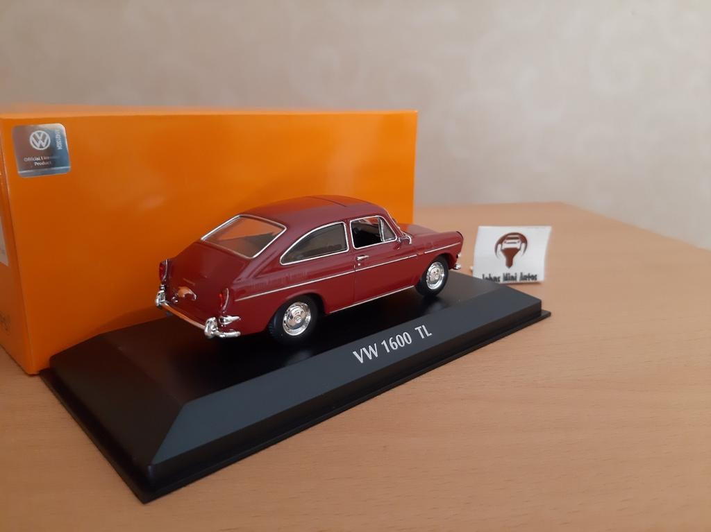 Volkswagen 1600 TL 1966 in rood van Maxichamps 1:43, Overige merken, Auto, Nieuw, Ophalen of Verzenden