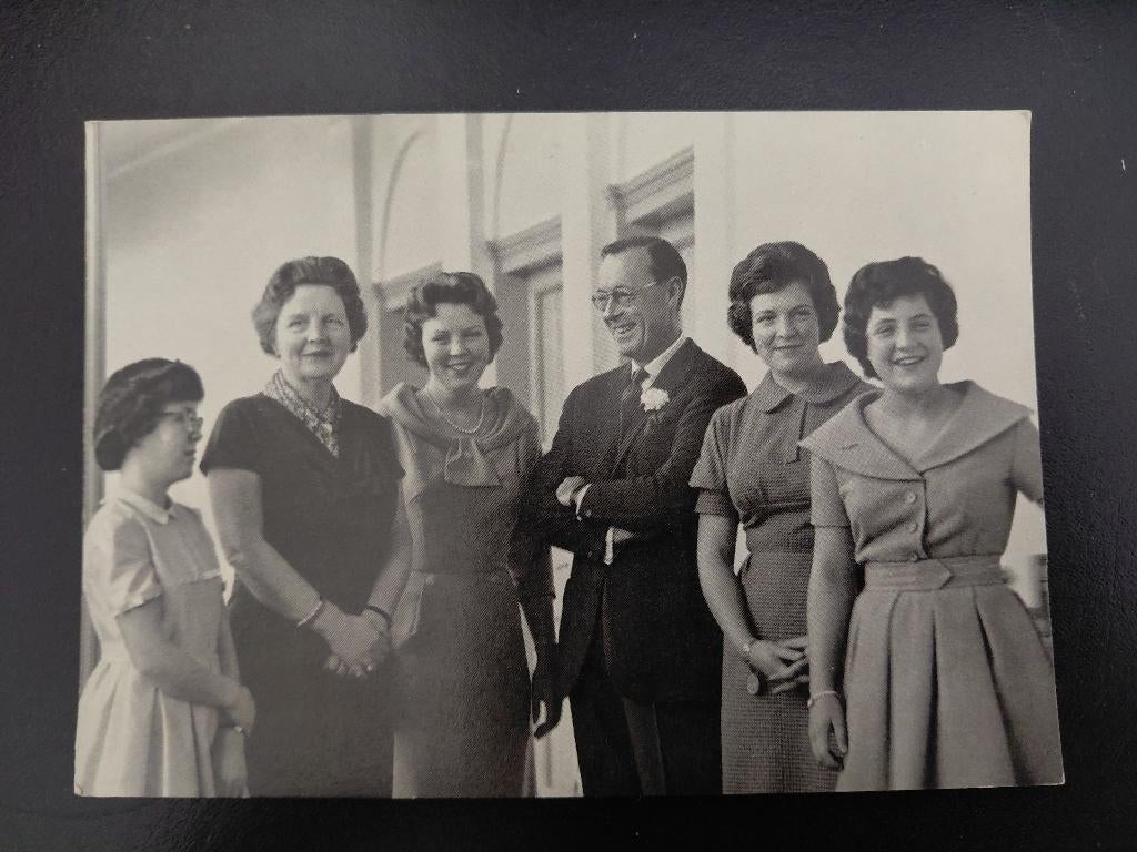 Kon. Juliana, Bernhard en de kinderen, Max Koot, ongelopen,, Verzamelen, Verzenden, 1940 tot 1960, Ongelopen, Sterren en Beroemdheden