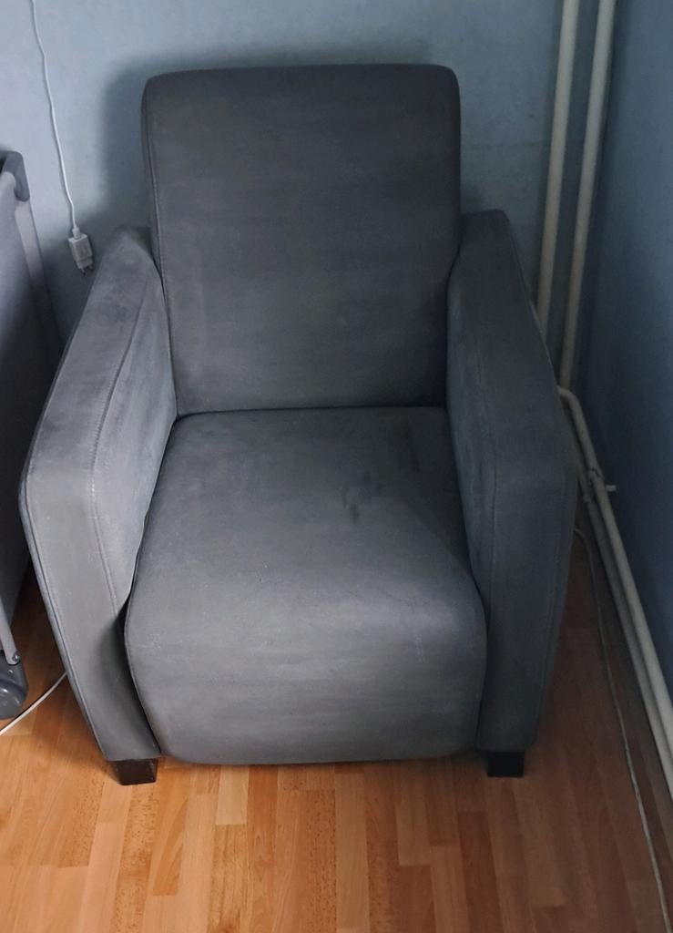 Antraciet fauteuil - gratis af te halen in Zwanenburg, Ophalen, Gebruikt, 75 tot 100 cm, 75 tot 100 cm