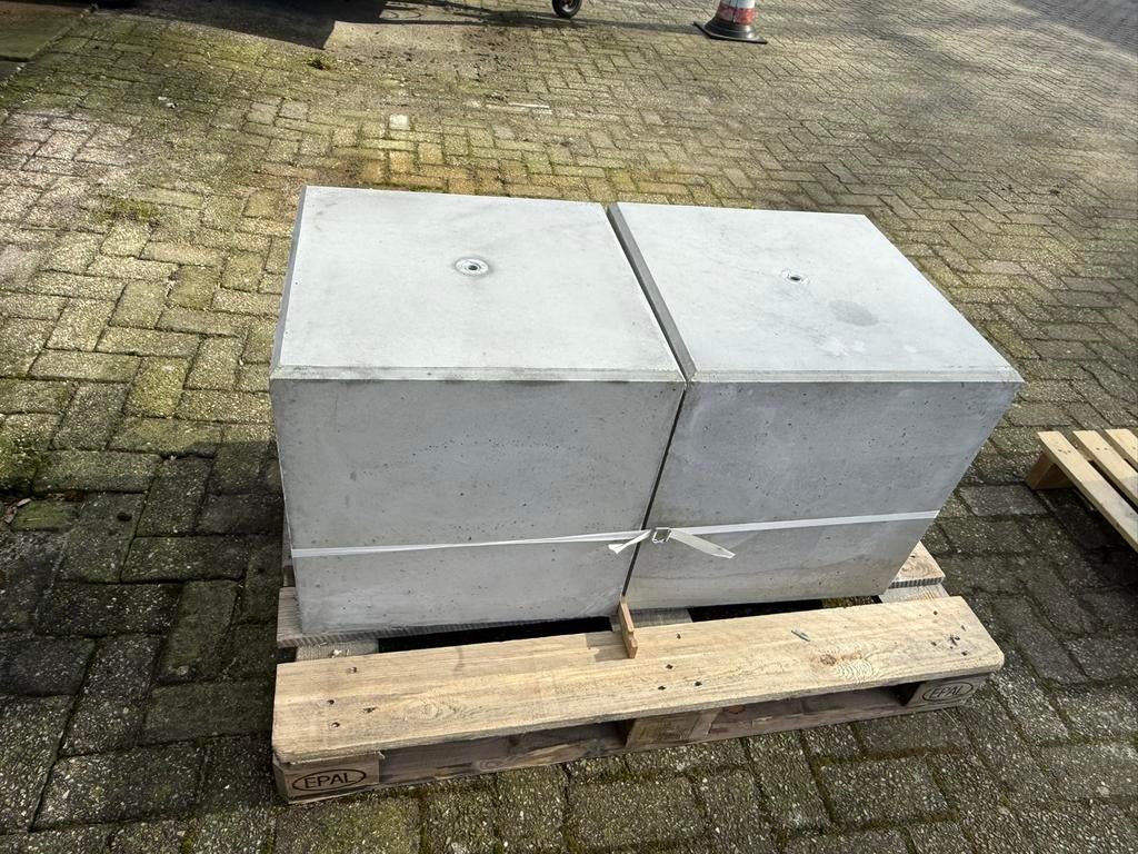 Beton funderingsblokken betonnen kubussen stapelblokken, Tuin en Terras, Bergingen en Tuinkasten, Nieuw, Overige typen, Overige materialen
