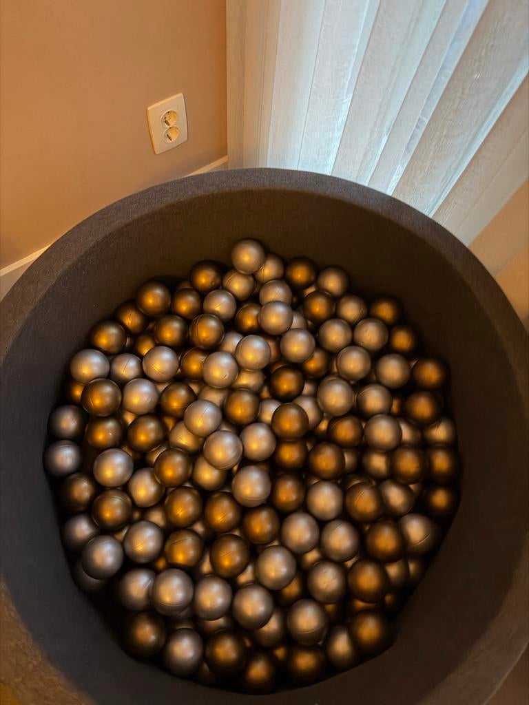 Ballenbak met goud en zilveren ballen, Ophalen, Zo goed als nieuw