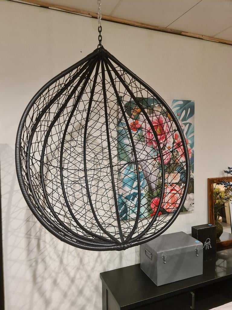 Nieuwe Rijoka Layba Twisted hangstoel zwart rattan €65, Huis en Inrichting, Stoelen, Nieuw, Eén, Hout, Kunststof, Metaal, Riet of Rotan