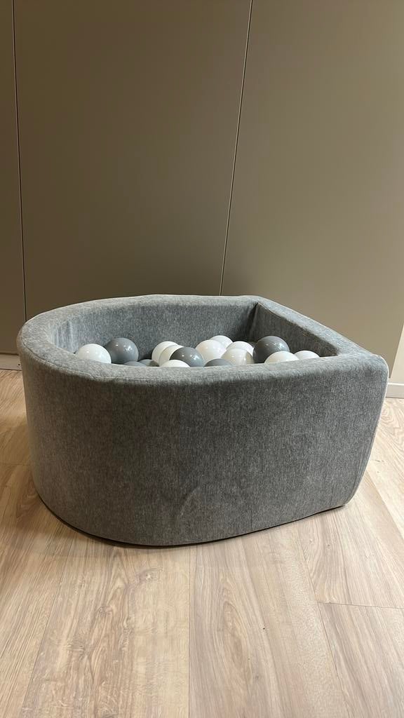 Leuke kleine ballenbak, Ophalen of Verzenden, Zo goed als nieuw, Overige typen