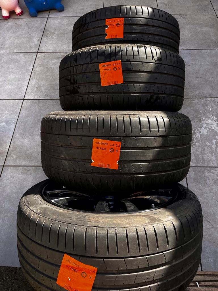 BMW X5 20 inch zwarte velgen met zomerbanden, Auto-onderdelen, Banden en Velgen, Gebruikt, Verzenden, Banden en Velgen, 20 inch