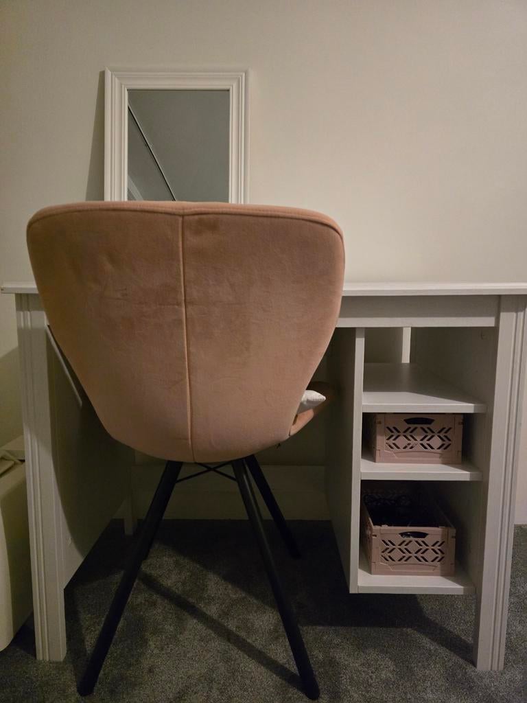 Wit bureau met roze velours stoel - complete set, Huis en Inrichting, Bureaus, Ophalen, Hout, Zo goed als nieuw, IKEA