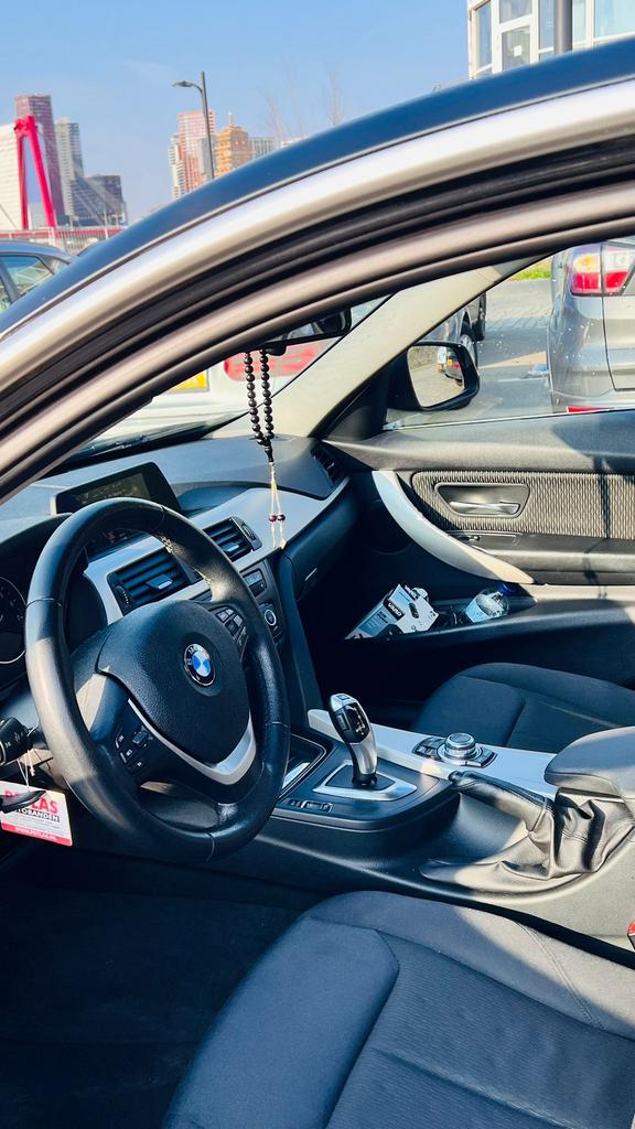 BMW 3-Serie 1.6I 320EDE 125KW Aut8 (f30) 2014 Zwart, Auto's, BMW, Achterwielaandrijving, Zwart, 4 cilinders, Zwart