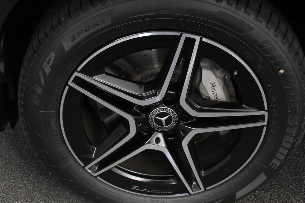 Mercedes-Benz GLC-klasse 300e 4-MATIC Business AMG Night Pac, Auto's, Automaat, 4 cilinders, 2000 kg, 120 €/maand