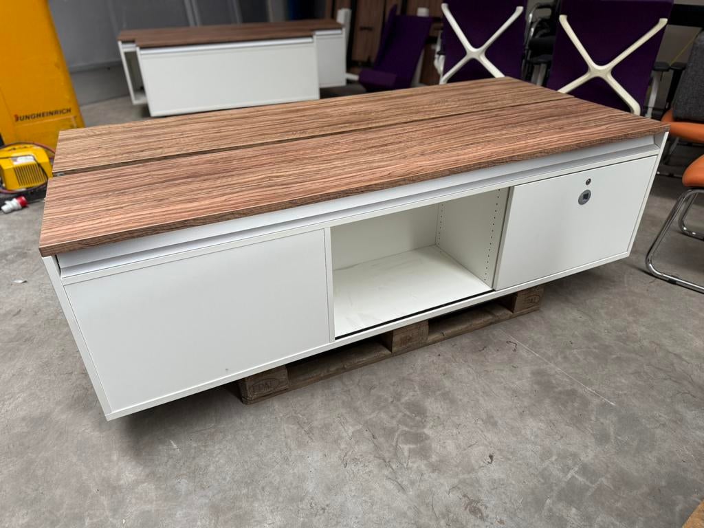 Modern TV-meubel 195 cm – houtlook / wit €125 per stuk, Ophalen, 150 tot 200 cm, Zo goed als nieuw, Minder dan 100 cm