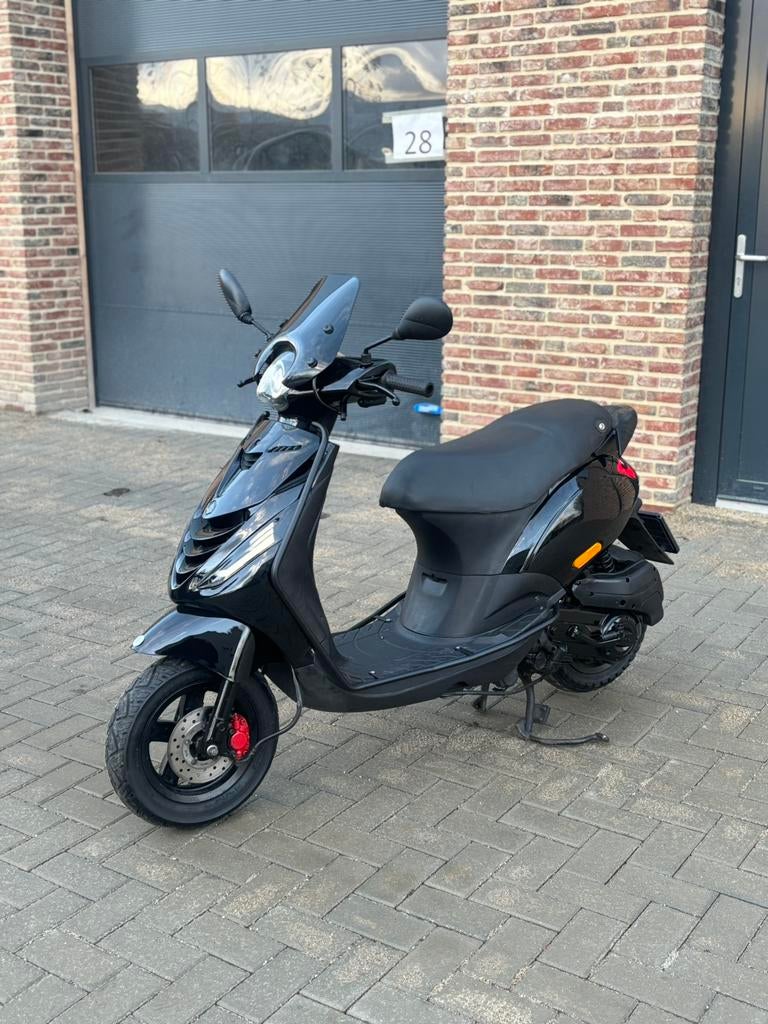 Piaggio Zip Black X Black, Fietsen en Brommers, Scooters | Piaggio, Ophalen, Zo goed als nieuw