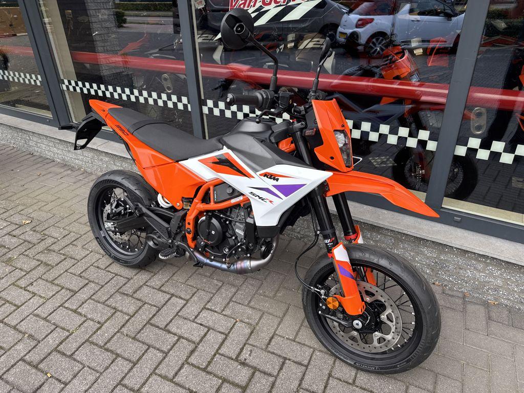 KTM 390 SMC R 2025 - foto 2