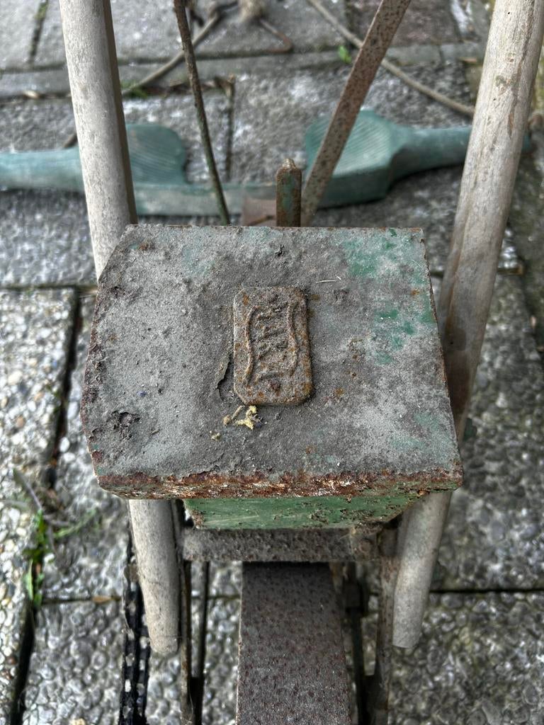 Oude grasmaaier en zaaimachine - Decoratie/Onderdelen, Ophalen, Gebruikt, Handgrasmaaier, Minder dan 30 cm