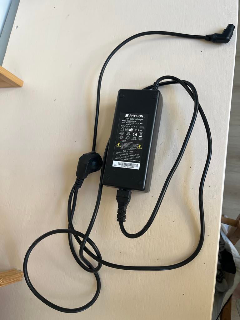 Oplader voor Phylion batterij (Bakfiets Vogue Troy), Ophalen, Gebruikt