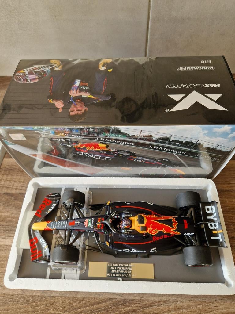 Max verstappen red Bull racing RB18 winnaar miami 2022 1/18, Verzenden, Zo goed als nieuw, Formule 1