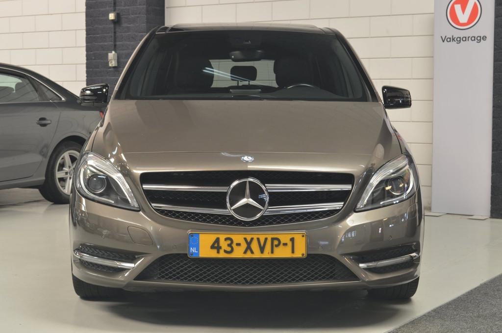 Mercedes-Benz B-klasse 180 Ambition // AUTOMAAT // TREKHAAK, Euro 5, 1325 kg, Gebruikt, Zwart