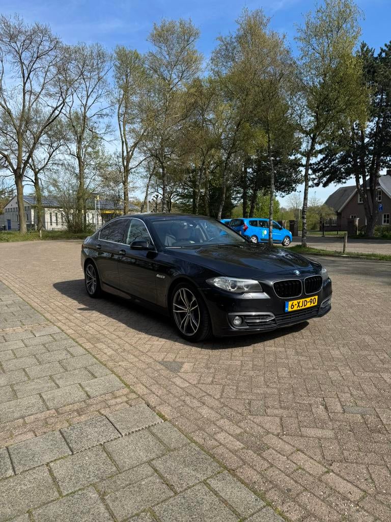 BMW 5-Serie 2.0 520I automaat Sedan 2014 Zwart, Auto's, Achterwielaandrijving, 4 cilinders, 2000 kg, Zwart