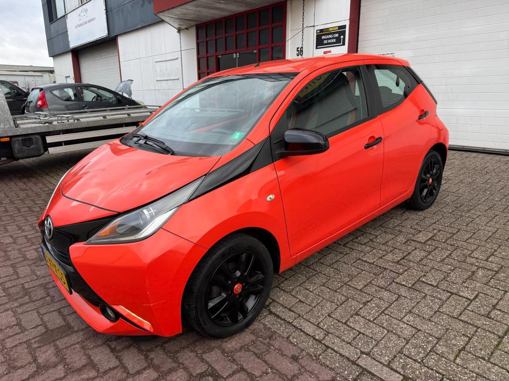 Toyota Aygo 1.0 VVT-i x-cite|NIEUW APK|ORANGE|LM VLGN|E-PKKT, Voorwielaandrijving, Euro 5, Gebruikt, Overige kleuren