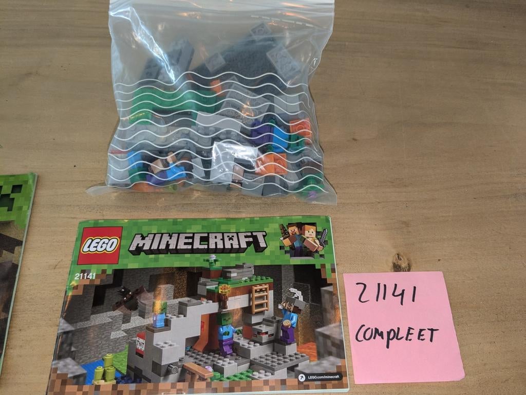 Lego minecraft partij 21141 21119 en poppetjes, Kinderen en Baby's, Speelgoed | Duplo en Lego, Ophalen of Verzenden, Zo goed als nieuw