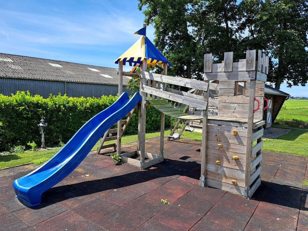 Groot speeltoestel met schommels, glijbaan, klimnet, Kinderen en Baby's, Speelgoed | Buiten | Speeltoestellen, Ophalen, Gebruikt