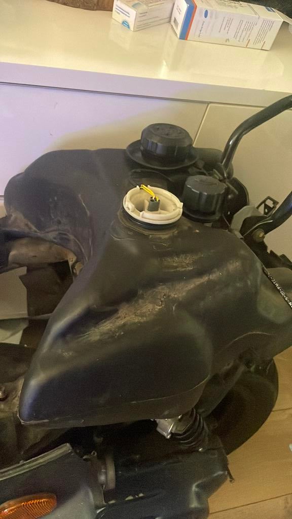 Benzine tank handmatig peugeot vivacity scooters met kraan!, Ophalen of Verzenden, Zo goed als nieuw, Tank, Peugeot