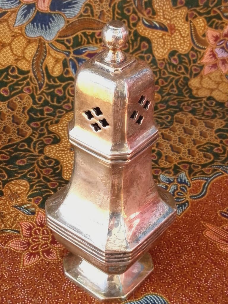 Mooie antieke silverplate strooier uit Engeland 14,5 cm., Antiek en Kunst, Ophalen of Verzenden