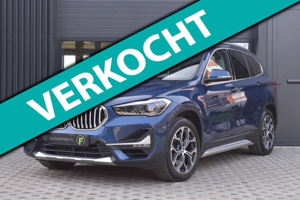BMW X1 XDrive25e High Executive xLine | PANO | TREKHAAK | LE, 8 kWh, Gebruikt, Blauw, Vierwielaandrijving