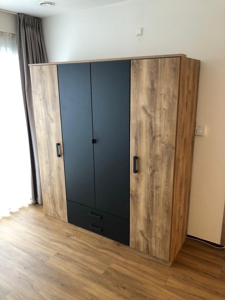 Moderne Kledingkast, Kleding | Dames, Kledinghangers, Ophalen of Verzenden, Zo goed als nieuw, Hout, Kinderen en Volwassenen