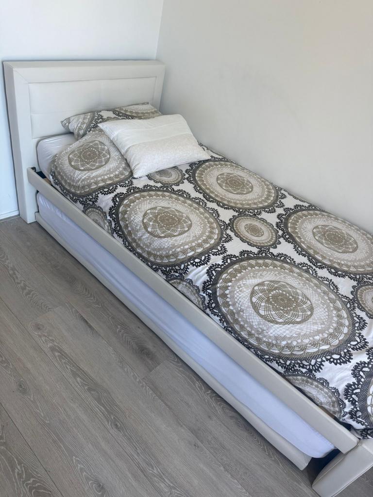 Bed met onderschuifbed Rodan kunstleer incl. 2 matrassen, Ophalen, Overige materialen, Eenpersoons, Wit