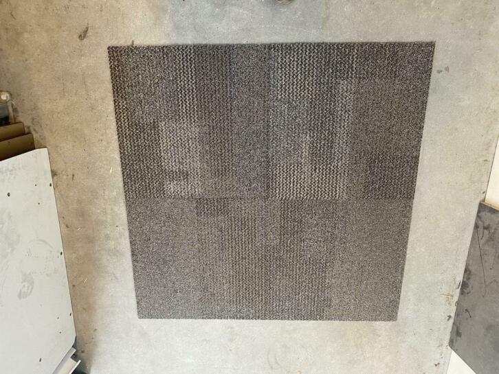 Taupe kleur tapijttegels zo goed als nieuw per stuk ?2,-, Huis en Inrichting, Stoffering | Vloerbedekking, Zo goed als nieuw, Tapijttegels