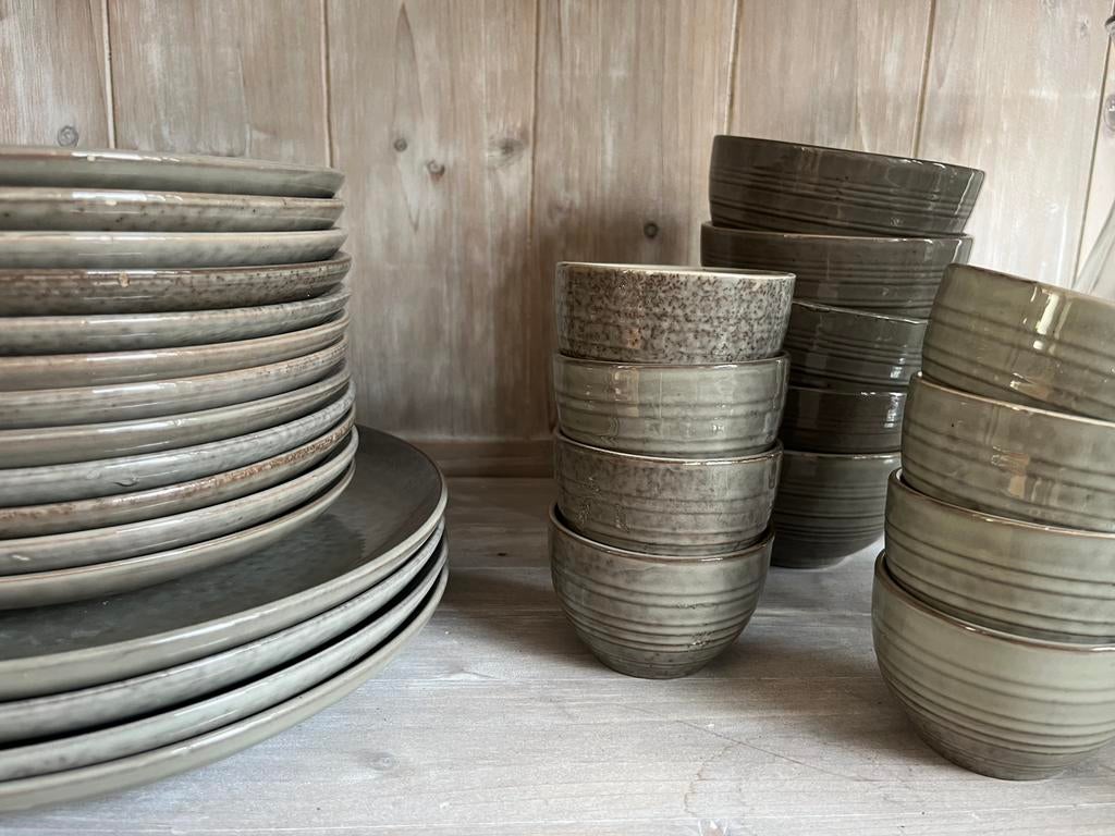 Compleet Uniq Action servies groen, Huis en Inrichting, Keuken | Servies, Ophalen, Zo goed als nieuw, Overige stijlen, Bord(en)