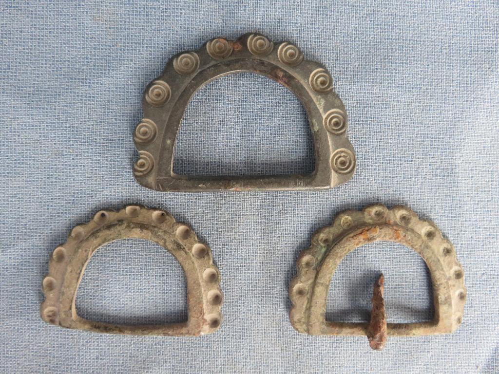 Middeleeuwen - gespen - 8e - 12e eeuw - bodemvondsten, Ophalen of Verzenden, Brons