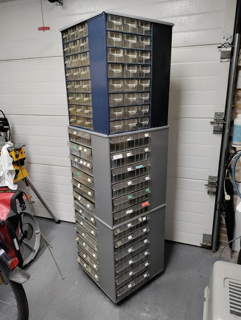 Draaibare carrousel met ladekastjes, Ophalen