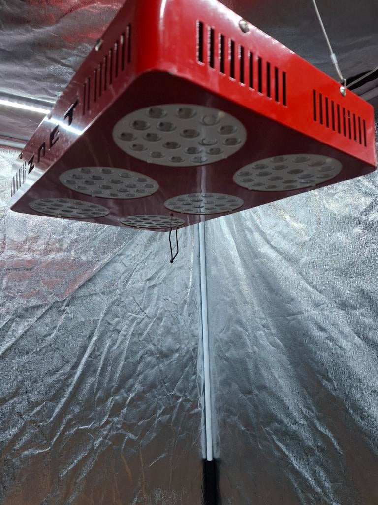 LED Kweeklamp - Ideaal voor Binnenkweek, Tuin en Terras, Overige Tuin en Terras, Ophalen of Verzenden, Zo goed als nieuw