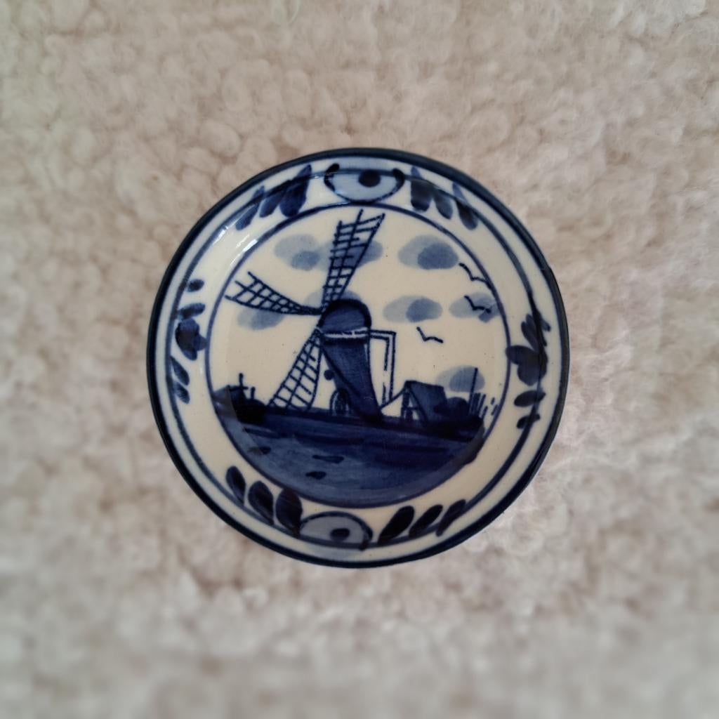 Delftsblauw miniatuur schoteltje met molen, Ophalen of Verzenden