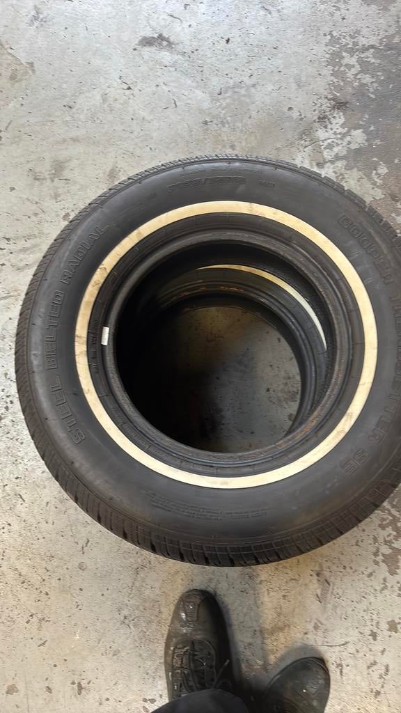 White wall wall tyres 225 75 15, Ophalen, Gebruikt, 15 inch, Band(en)