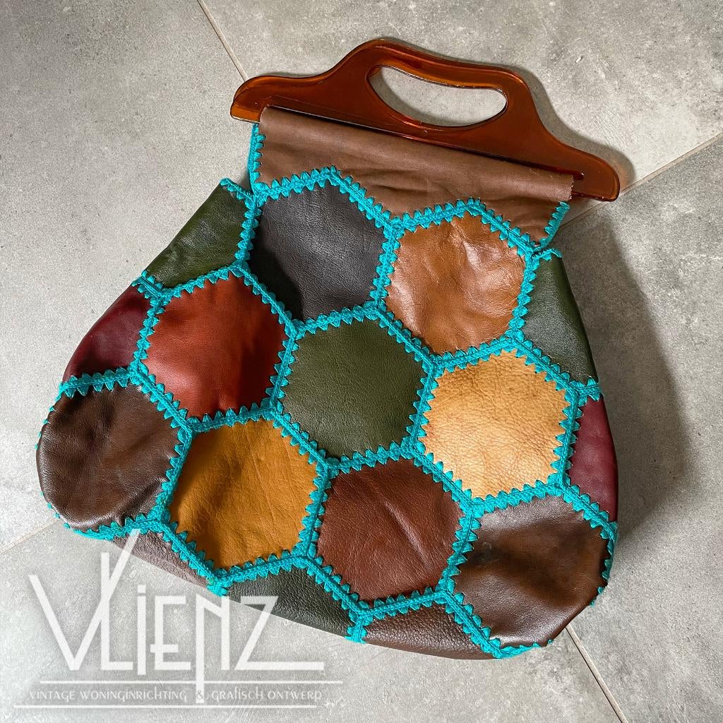 Vintage, retro leren handtas, lapjestas, kunststof handvat, Verzamelen, Retro, Huis en Inrichting, Ophalen of Verzenden