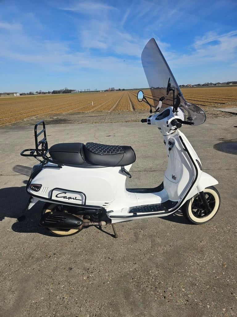 Capri v4s Matrix show White metallic, Ophalen, Benzine