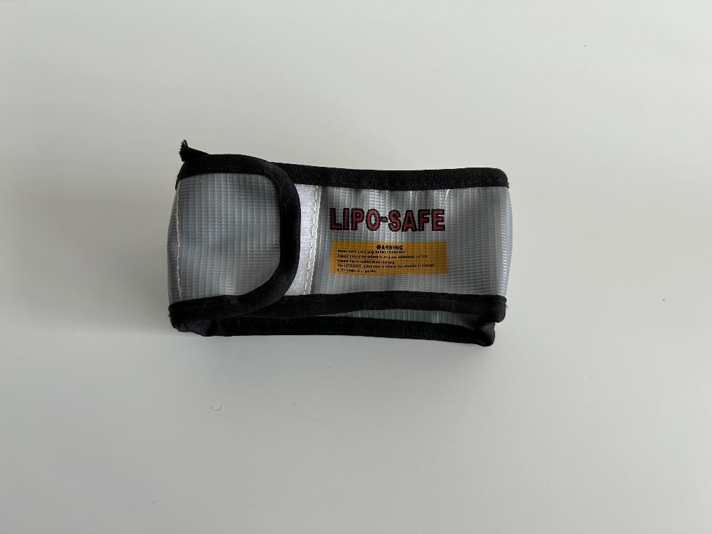 Beez2B 2200mah 30c 2S 7,4v lipo rc auto + lipo bag, Hobby en Vrije tijd, Modelbouw | Radiografisch | Auto's, Ophalen of Verzenden